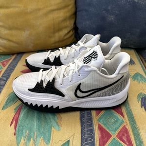 Nike Kyrie 4 Low TB